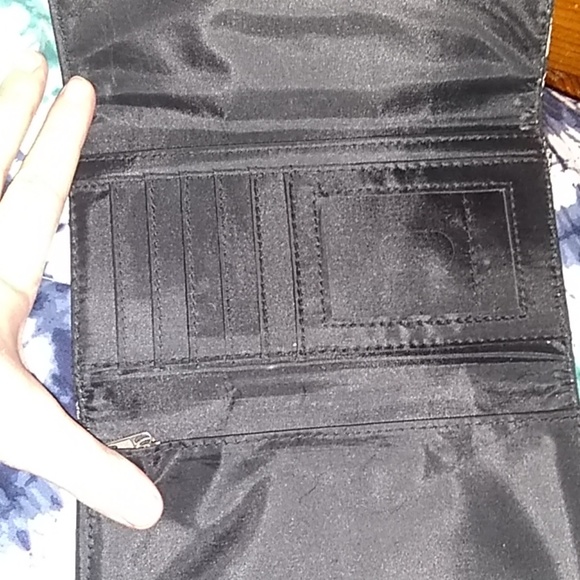 Cloth Patterned Wallet - Picture 3 of 4